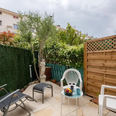 Le Chant De La By Interhome Appartement Fréjus